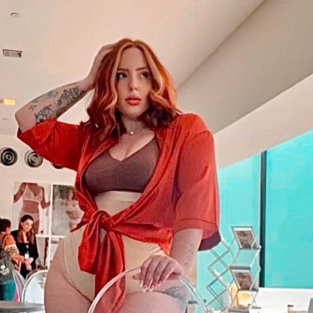 Meet your Posher, Nikole